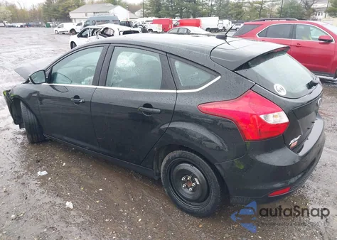 2014 Ford Focus Titanium z USA, uszkodzony, nr VIN 1FADP3N23EL212928